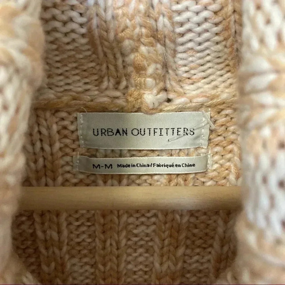 NWT  Urban Outfitters ribbed cropped turtleneck sweater - Picture 2 of 6
